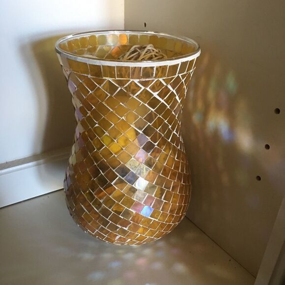 YELLOW TILE Motif Vase! - Picture 1 of 3